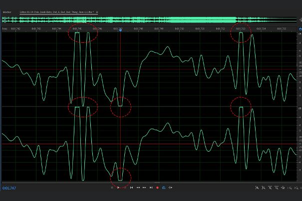 Mehr als Digital-Null geht nicht. In diesem Remaster hat der Tonmeister mit zu hoher Lautstärke gearbeitet. Die Signalspitzen sind abgeschnitten = massiv verzerrt.