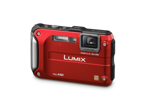 Mit der Lumix DMC-FT3 präsentiert Panasonic eine verbesserte Kamera für den Einsatz bei Wind und Wetter. Die 12-Megapixel-Kamera mit Leica DC Vario-Elmar 3,3-5,9/28-128 mm ist staubdicht, wasserdicht bis 12 m Tauchtiefe, stossfest bis 2 m Fallhöhe und frostsicher bis -10° C. Integriert sind zudem GPS-Funktion, Kompass, Höhenmesser, Tiefenindikator und Barometer.