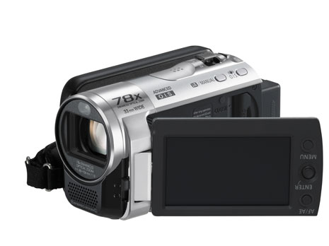 Mit ihrem 33 mm Weitwinkel und optischem 70x Zoom, das im Weitwinkel-Modus 78x Vergrösserungen erlaubt, ist der Standard Definition Camcorder SDR-H100 ausgestattet. Neben der SD/SDHC/SDXC Speicherkarte als zentralem Aufnahmemedium hält der SDR-H100 80 GB Extra-Speicherkapazität in einer internen Harddisk bereit.