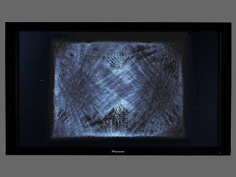 Pioneer KURO Plasma (im Foyer EG). Die neuen Pioneer-Plasmas KURO sind dagegen schon nur beim Betrachten eine Klasse für sich. Kein Panel auf dem Weltmarkt kann diesen Kontrast und damit diese extrem plastische Darstellung von Filmen bieten, was anhand von High-Definition Material sichtbar wird. Da die Veranstaltung aber Klangschloss heisst, zeigen wir einen spannenden Film über Wasserklangbilder, der zeigt, wie Klänge in Wasserstrukturen dargestellt werden können. www.pioneer.ch
