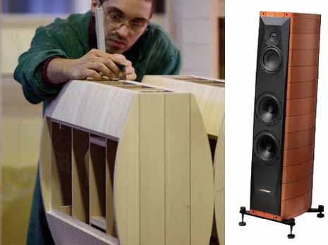 Schweizer Premiere: Sonus Faber Cremona M (Raum 4).
Cremona - welch ein Meisterwerk italienischer Handwerkskunst. Edel fügt sie sich in jedes
Ambiente ein, ästhetisch und vielmehr noch klanglich. Wer die Musik hört, wird verzaubert sein von diesem Ausnahme-Wandler. Erschaffen mit leidenschaftlicher
Hingabe in aufwändigster Handarbeit. Ein solches Tonmöbel spricht alle Sinne an und ist eine Anschaffung fürs Leben!
So und ähnlich enthusiastisch äusserten sich weltweit Redakteure der Fachpresse über die
Cremona. Nach 5-jährigem Bestehen gibt es nun die neue Cremona "M". Sie ist mit neuen Chassis bestückt, welche aus dem Topmodell Stradivari abgeleitet sind, dazu mit neuer Weiche und neuem Grill. Das Gehäuse wurde nicht verändert - wozu auch? www.montana-audio.ch