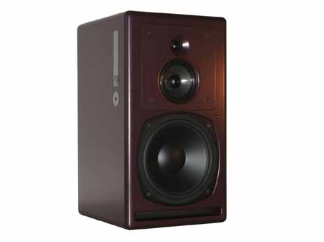 PSI-Audio: Studio-Technik aus der Schweiz (Raum 9L). Die Monitore von PSI-Audio sind als akkurate Werkzeuge für die Arbeit im anspruchsvollen Studio entwickelt worden. Dort zählen absolute Neutralität, effektfreie Wiedergabe, Verzerrungsarmut und Betriebssicherheit auch bei höchsten Pegeln viel mehr als ausgefeilte Optik und extravagante Konzepte. Dass diese Qualitäten aber auch in Wohnräumen von Nutzen sein können wird im Schloss hörbar. Der Themenkomplex: Studiotechnik versus Hifi-Technik wird auch in einem Vortrag von Marc Chablaix von Relec behandelt. Die Firma aus Yverdon feiert dieses Jahr das 30-jährige Bestehen und entwirft im übrigen auch die Aktiv-Elektronik für Klangwerk. www.psiaudio.com