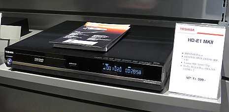 Der HD-E1 war der erste HD-DVD-Spieler auf dem Markt. Nun liegt er in der Version MKII mit 1080i- und 720p-Wiedergabe der codefreien HD-DVD vor. Den Kinoton gibt er in den beiden aktuellen Formaten Dolby Digital Plus und dts HD aus. HDMI (Version 1.2) und Ethernet sind einige der vielfältigen Anschlussmöglichkeiten des 599 Franken teuren Gerätes.