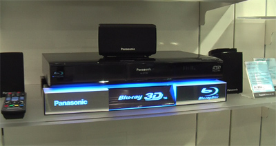 Das SC-BTT350 von Panasonic ist ein 5.1-Heimkinosystem, das die Blu-ray Disc in ihrer 3D-Variante abspielt. Über den Internetanschluss sind BD-Live und Viera Cast zugänglich. Weitere Vernetzung ermöglichen der SD-XT-Kartenslot und der USB-Eingang. Das System kostet Fr. 806.-.