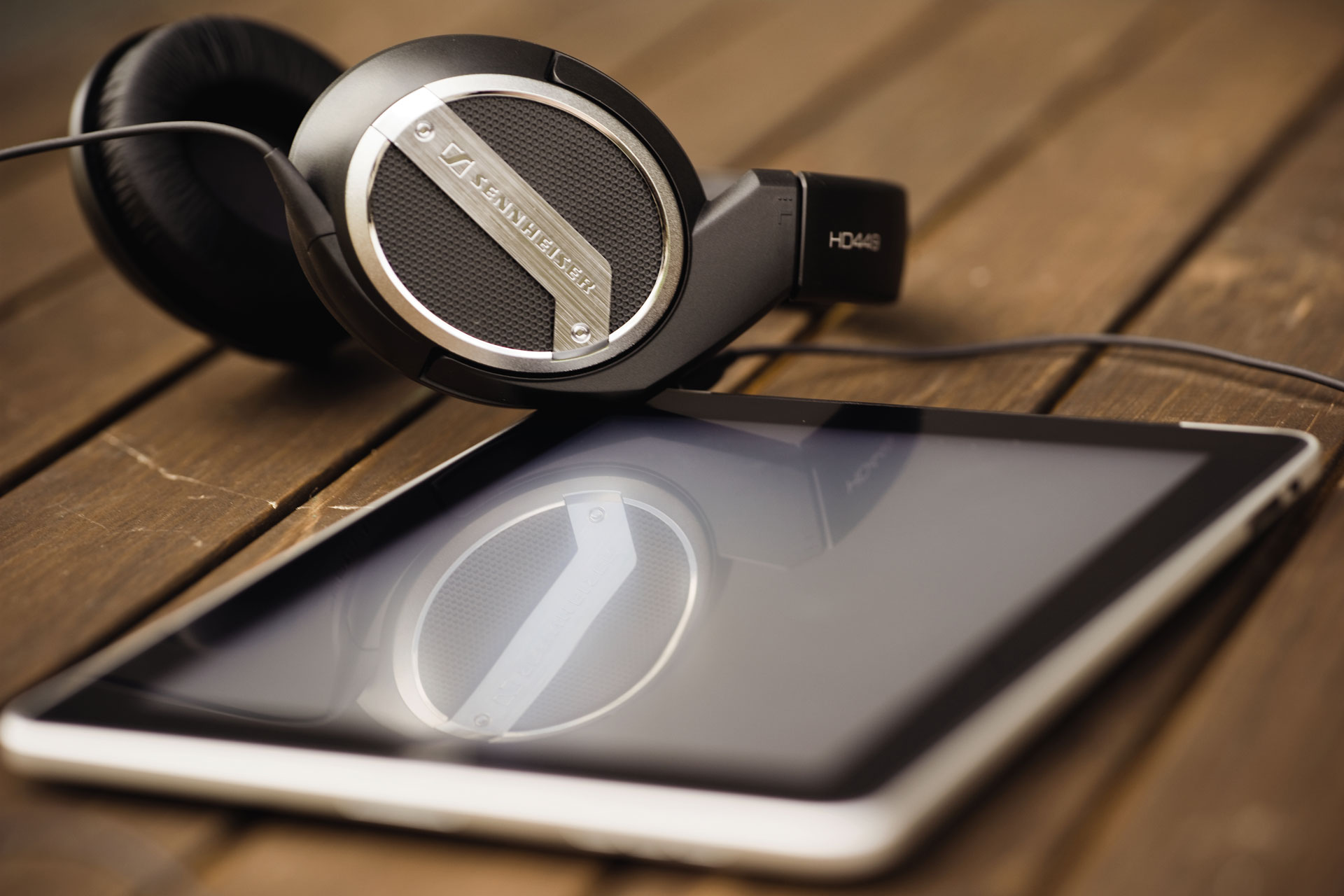 Der HD 449 ist optimiert für tragbare Wiedergabegeräte wie MP3- und CD-Player, iPad, iPod, iPhone und Mobiltelefone