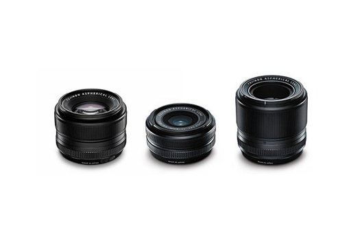 Die zur Markteinführung erhältlichen drei Fujinon-Objektive mit dem X-Bajonett haben feste Brennweiten von 27 mm, 53 mm und 91 mm (KB äquivalent) und Blendenzahlen von F2.0, F1.4 und F2.4.