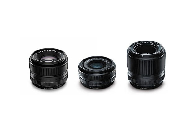 Die zur Markteinführung erhältlichen drei Fujinon-Objektive mit dem X-Bajonett haben feste Brennweiten von 27 mm, 53 mm und 91 mm (KB äquivalent) und Blendenzahlen von F2.0, F1.4 und F2.4.