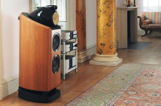 Bowers & Wilkins mit Classé. Die B&W Nautilus-Serie ist ein High-End Klassiker und hat in der neusten Version mit Diamant-Hochtöner einen besoderen Reifegrad errreicht. Zu hören ist die 802D mit dem neusten Digital-Pream CP-800 von Classé, vorgeführt vom Multimedia-Spezialisten Voice70. (Raum 11, www.voice70.ch)