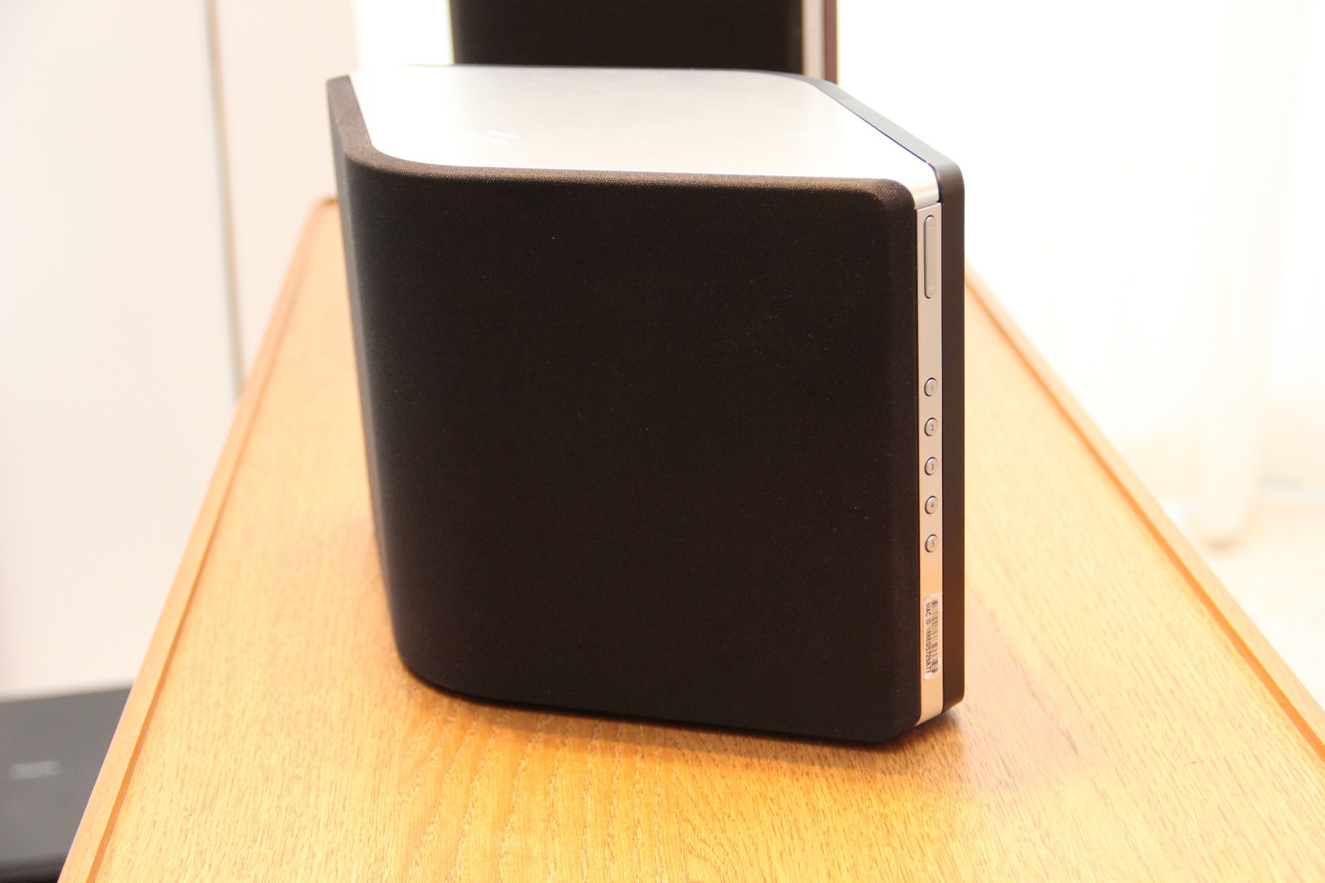 Auf den Stand-alone Stereo Lautsprecher soll die Musik direkt vom Smartphone oder Tablet gestreamt werden können, ohne dass dazu eine Netzwerkfestplatte nötig ist.