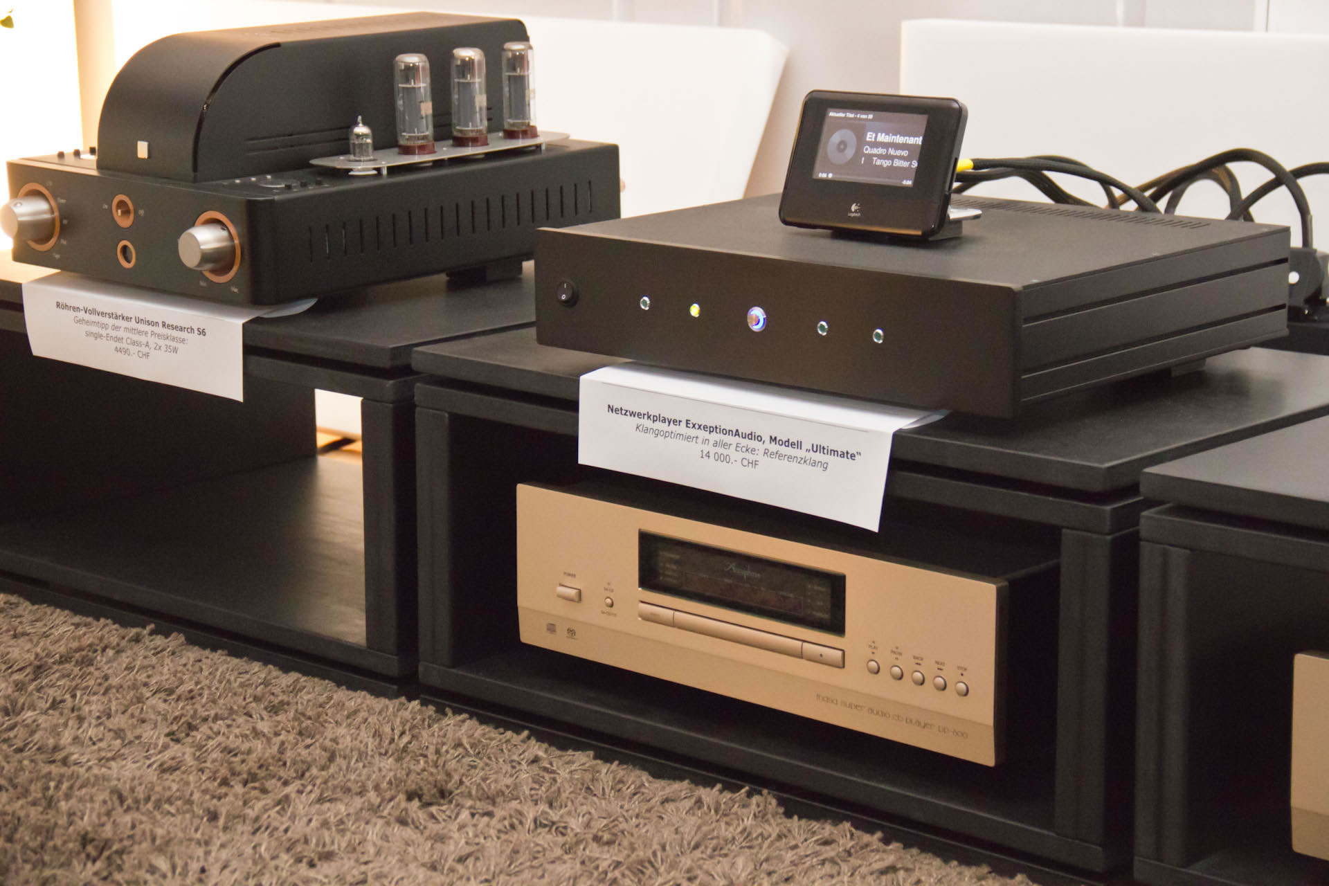 Thierry Mayer von Audiophile-Dreams kombinierte exquisite Röhren Elektronik mit Netzwerkplayern von ExxeptionAudio, einer Eigenentwicklung mit komplett symmetrischen Aufbau.