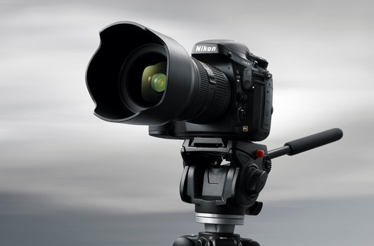 Die Nikon D800 mit Nikon-F-Bajonettanschluss (mit AF-Kupplung und AF-Kontakten) für Wechselobjektive