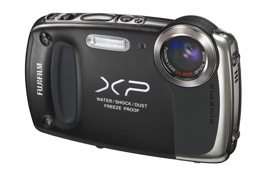Fujifilm Finepix XP50: Die günstigeste von Fuji taucht nur 5m, bietet aber gleiche Fotodaten wie die teureren. Fotos können mit 14,4 Mpx, Videos können in 1080/30p aufgenommen werden. Das 5x-Zoom entspricht einem 28 - 140 mm. Der Preis beträgt 229 Franken.