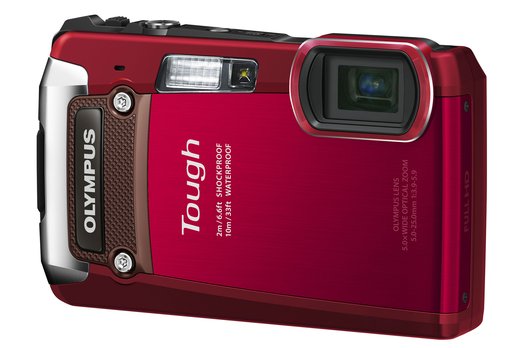 Olympus TG-820: Die Kamera ist etwas widerstandsfähiger als andere: 2m Fallhöhe. Die technischen Daten sind dagegen typisch: 12 Mpx, 1080/30p, 28 - 140 mm. Ihre Preisempfehlung liegt bei 399 Franken.