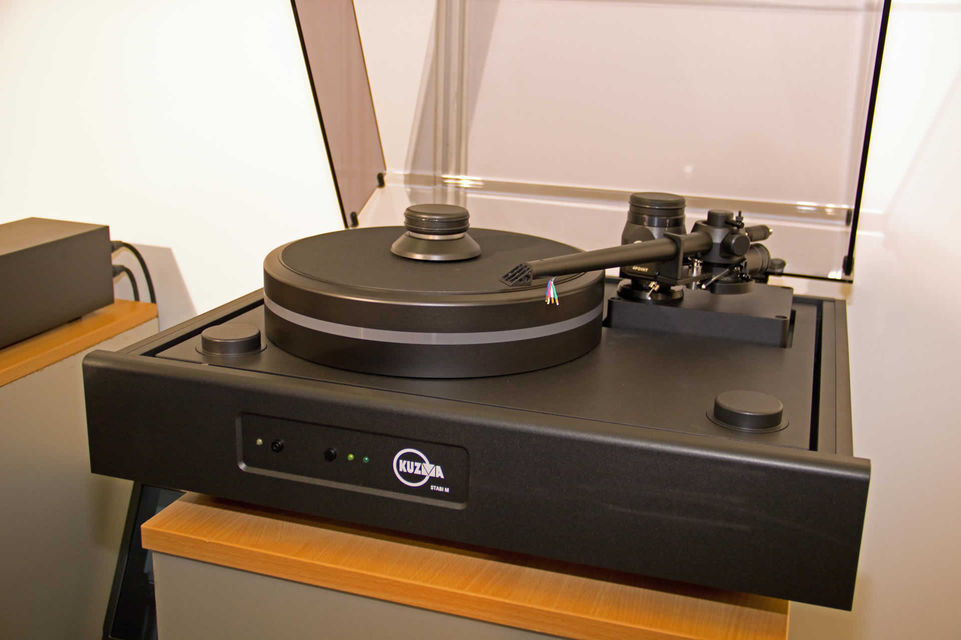 Das Kuzma Stabi Reference ist ein absoluter Klassiker und gehört immer noch zu den besten "Vinyl-Trülis" überhaupt.