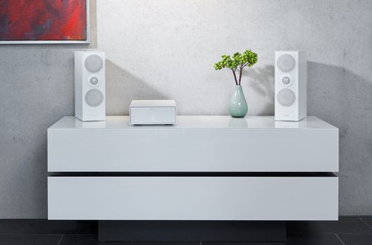 Den Revox Joy S119 Netzwerk-Receiver gibt es in Silber/Schwarz und in Weiss. Er beinhaltet einen Hochwertiger Audio Streamer inkl. Internetradio und einen 2 x 60 Watt-Verstärker.