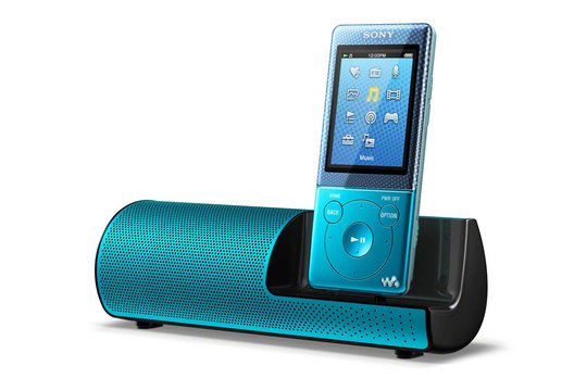 Der Walkman E473K wird mit einem portablen, elegant gestylten Lautsprecher-Dock geliefert. Es wird über den Akku des MP3-Players mit Strom versorgt.