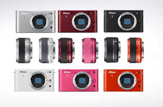 Die J2 erweitert die Möglichkeiten und die Zubehörpalette des Nikon 1 Systems. Erhältlich ist sie in sechs Farben.