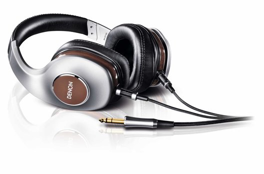 Der AH-D7100 Over-Ear-Kopfhörer der Musc Maniac-Serie mit linearem Frequenzgang