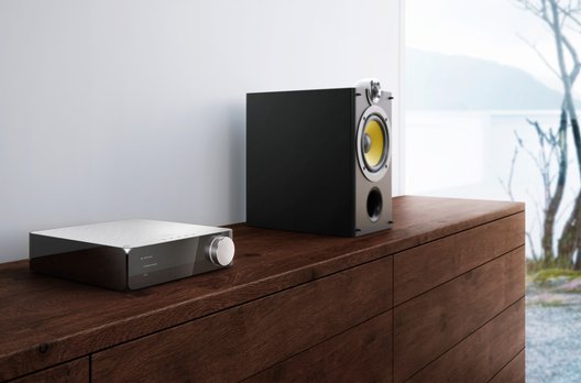 Der Fidelio A2 Receiver (AW2000) ist ein Wireless Hi-Fi Receiver als Ergänzung zu bestehenden Stereo-Boxen. Er leistet 2 x 50 Watt, hat einen Subwoofer-Ausgang und einen Line-Eingang.