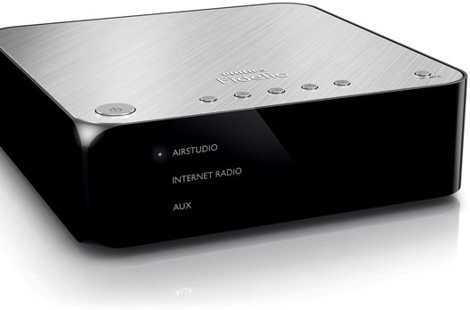 Der A1 Link (AW1000) stellt eine Verbindung zu einem bestehenden HiFi-System her und überträgt die Musiksammlung aus der Cloud und Internet-Radiosender ins Wohnzimmer.