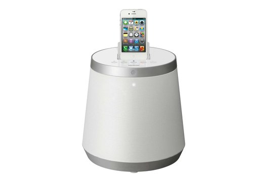 Die RBX-500 von Onkyo ist eine 6-Kanal Bluetooth und iPod / iPhone Dockingstation, bestückt mit der Raumklang-Technologie iLunar. Sie arbeitet mit Entzerrungsfiltern und Verzögerungen auf allen sechs
Wiedergabekanälen.