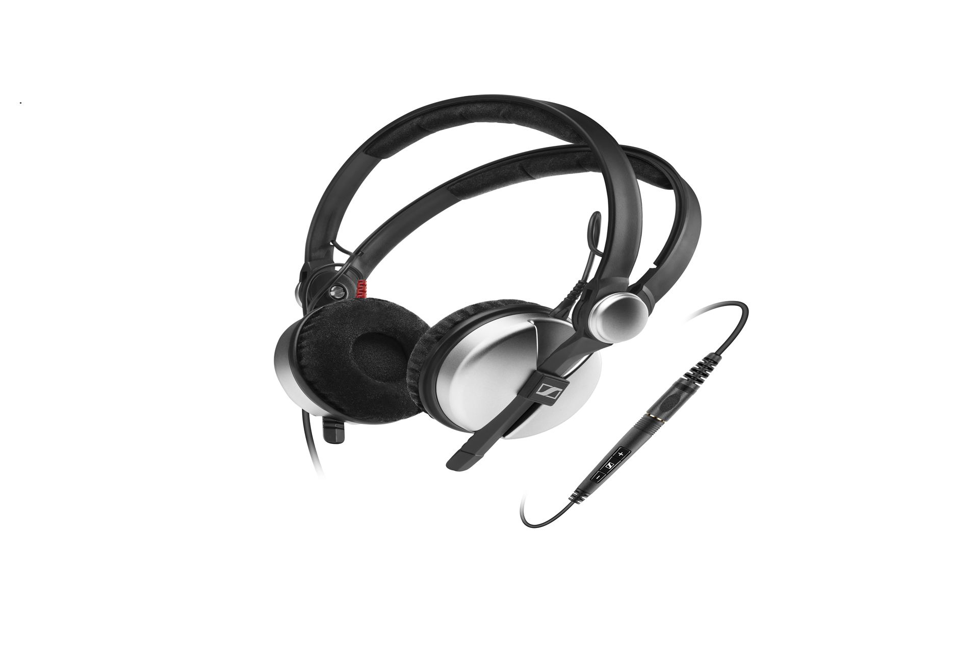 Der Sennheiser HD 25 ist eine Legende in der DJ-Szene. Mit dem Amperior können anspruchsvolle Musikfans den Clubsound nun überall erleben. Die drehbare Ohrmuschel erlaubt die klassische DJ-Haltung: das einseitige Hören.