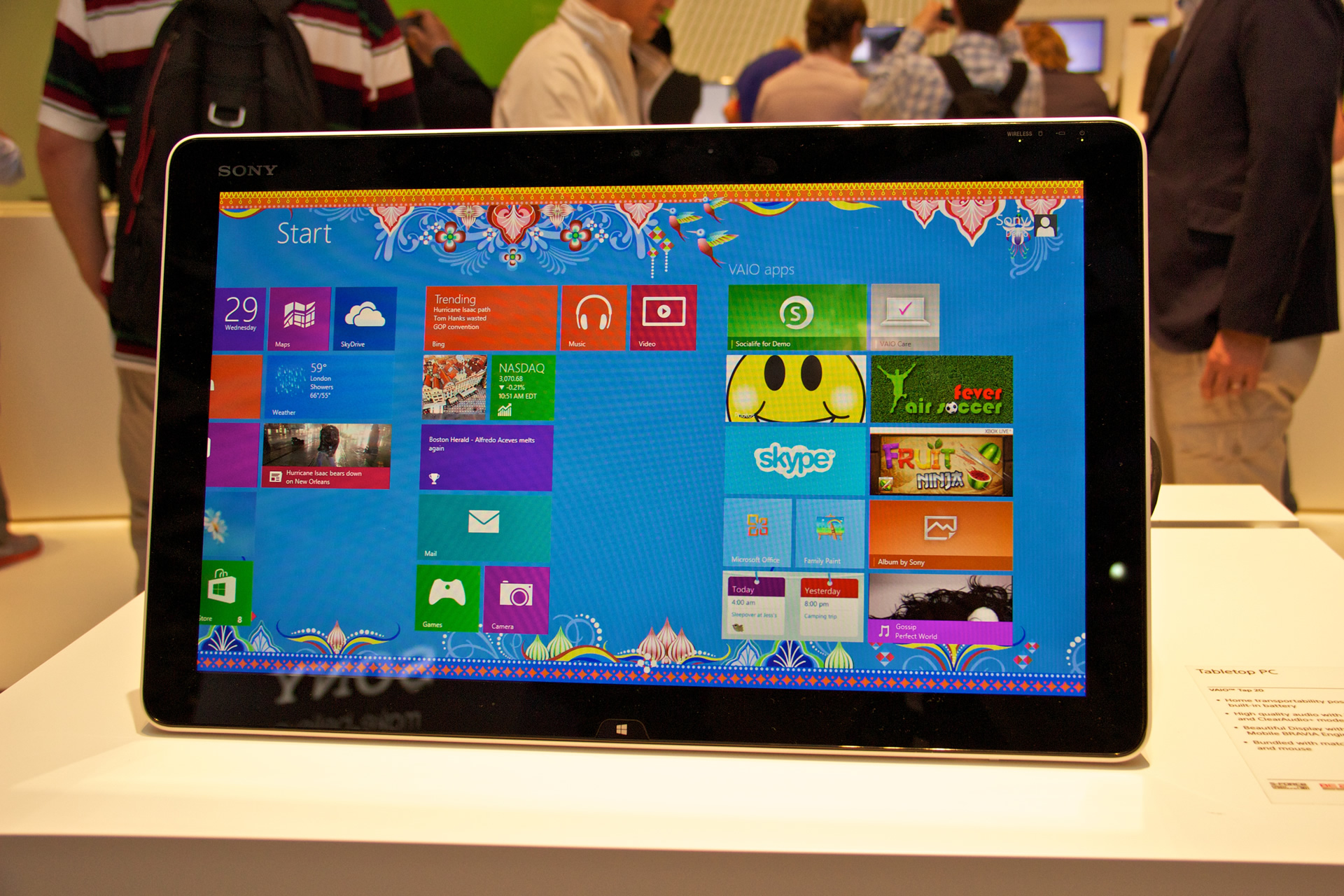 Ein Familien-Tablet (oder eher ein All-in-One-PC) im 20 Zoll Format zeigt Sony und geht damit durchaus eigene Wege. Der Sony VAIO Tap 20 mit Windows 8 kann von mehreren Personen gleichzeitig "berührt" werden. Ideal für Gesellschaftsspiele.