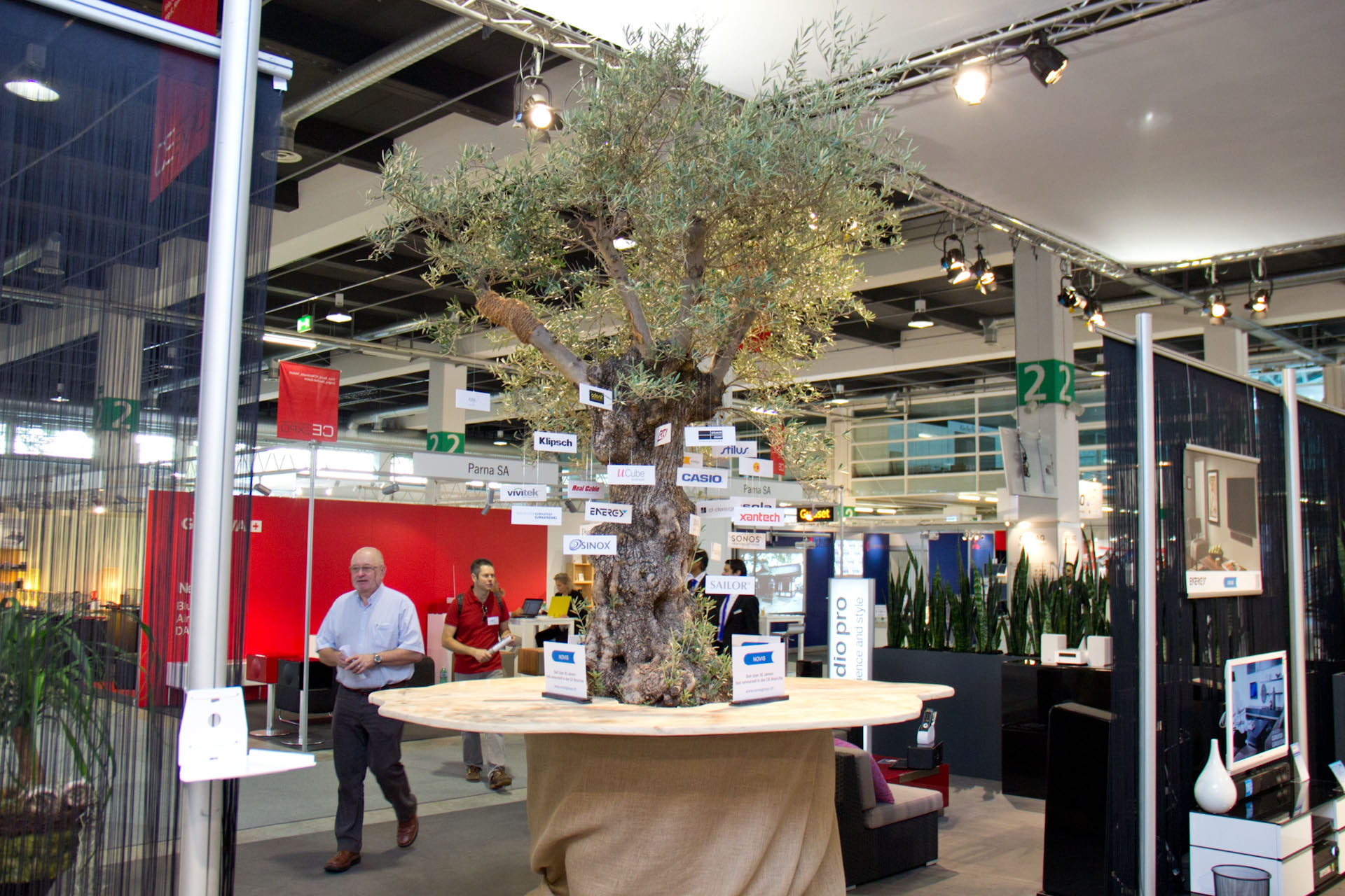 An der Branchenmesse CE Expo 12 im Messezentrum Zürich präsentierten 70 Aussteller während vier Tagen Neuheiten aus der digitalen und multimedialen Welt.