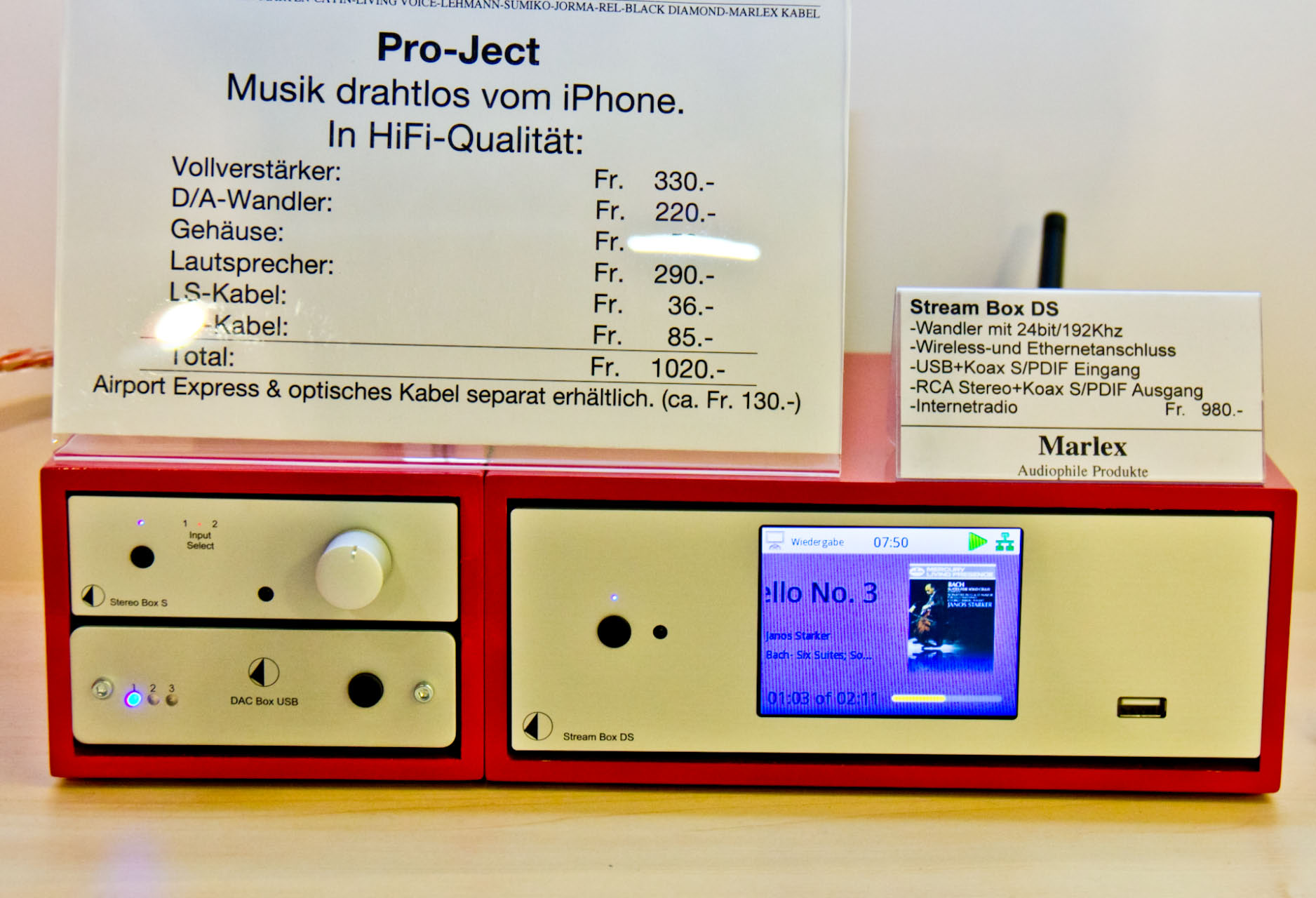 Box-design gehört ebenfalls zu Pro-Ject Audio. Die kleinen aber feinen Komponenten faszinieren und machen erstaunlich 'Musik'. Rechts der neue Netzwerkplayer Pro-Ject Stream Box RS für HiRes-Audio mit bis zu 192 kHz Samplingfrequenz.