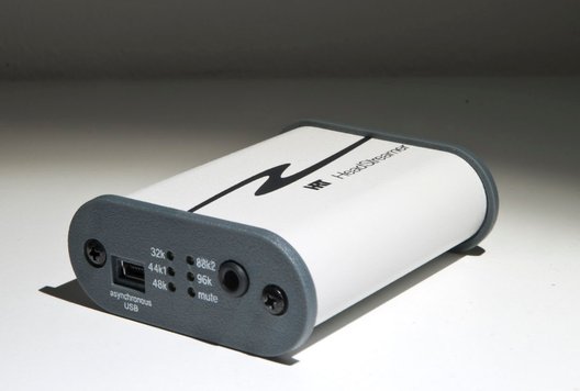 HRT, 1. UG. Breakout 2, Audiosphere GmbH. Mit dem HeadStreamer hat HRT eine externe Soundkarte im Programm, die sich an alle Laptop, iPad oder Smartphone Besitzer richtet. Der Wandler arbeitet im asynchronen Modus mit einer Abtastrate von bis zu 96 kHz und einer Auflösung von bis zu 24 Bit. Das Musiksignal wird über einen Miniklinkenstecker ausgegeben. Für hochwertige Musikwiedergabe unterwegs oder als Kopfhörersystem zum Schnäppchenpreis von CHF 159. 