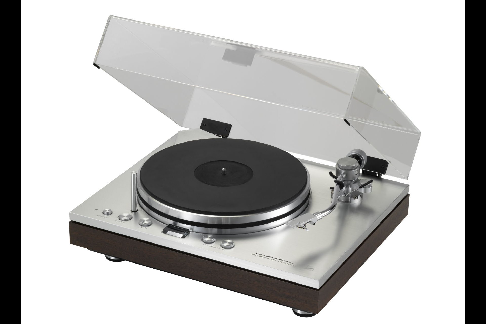 Luxman, Zimmer 343, TCG Handels GmbH. Von Luxman gibt es den neuen Plattenspieler PD-171 zu hören mit dem mit viel Vorschusslorbeeren behafteten Tonabnehmer von Zu-Audio. Die Plattenspieler von Luxman sind legendär. Die Renaissance mit dem neu aufgelegten Plattenspieler scheint gelungen. Die Antriebstechnologie setzt auf digitale Ansteuerung. Der Plattenspielermotor funktioniert – trotz Übertragung via Riemen – fast wie ein Direktantriebler. 