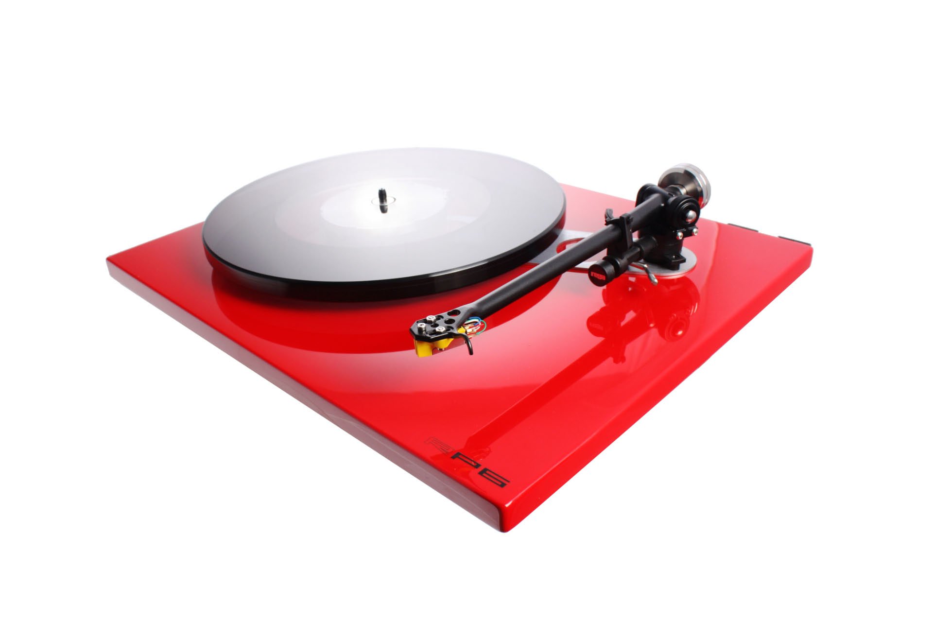 Rega, 1. UG. Breakout 2, Audiosphere GmbH. Rega ist zurück. Produkte von Rega, die jedem HiFi-Enthusiasten bestens bekannt sind, erstaunen immer wieder von neuem. Roy Gandy und seine Mannschaft bringen es fertig, hervorragend klingende Komponenten zum Budgetpreis anzubieten. Aktuelle Beispiele sind der Plattenspieler RP1 (CHF 390) sowie der Vollverstärker Brio-R (CHF 790). Geheimtippstatus verdient sicher der Plattenspieler RP6 (CHF 1490).