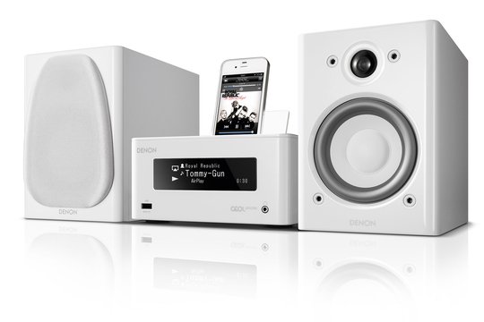 Das Ceol Piccolo von Denon dient als Dock für Apple-Produkte, verfügt über AirPlay und einen USB-Anschluss und ist DLNA zertifiziert. Es liefert 2 x 65 Watt.