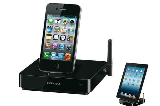 Die Dockingstation DS-A5 von Onkyo erlaubt die digitale Anbindung von iOS-Geräten an vorhandene Stereoanlagen und verfügt über AirPlay.