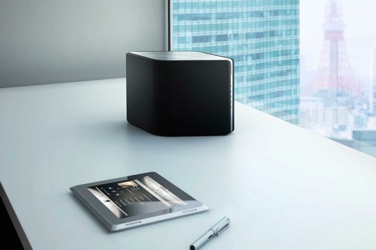 Der drahtlose Lautsprecher AW3000 ist Teil des Fidelio Wireless HiFi von Philips. Er lässt sich über Apple und Android Smart Devices bedienen.
