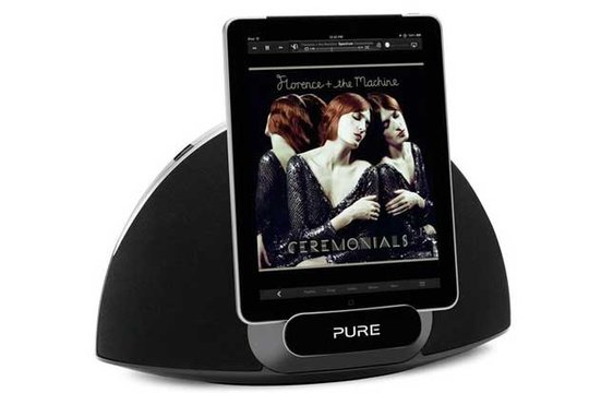 Die Contour 200i Air von Pure ist eine Dockingstation für iPod, iPhone und iPad. Via AirPlay erlaubt sie auch das Streamen von Musik.