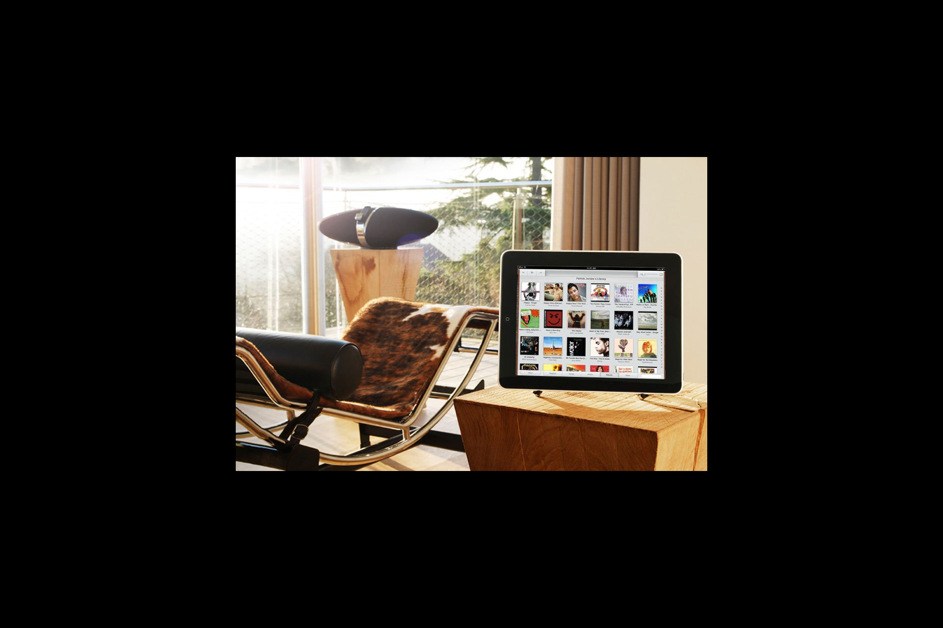 Der Zeppelin Air von B&W erlaubt mit AirPlay die drahtlose Wiedergabe ab iPhone, iPad, iPod touch, Mac oder PC. Die DA-Wandler arbeiten mit 24 bit.