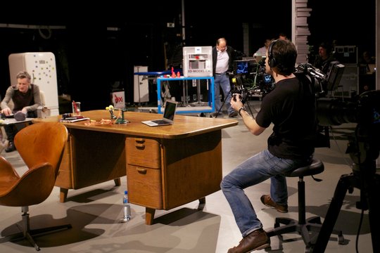 «Gadgets» heisst der Pilot, welcher das Schweizer Fernsehen im Moment abdreht. Speziell daran: Die ganze Sendung wird mit vier Spiegelreflex-Kameras von Nikon (D800) gefilmt. 