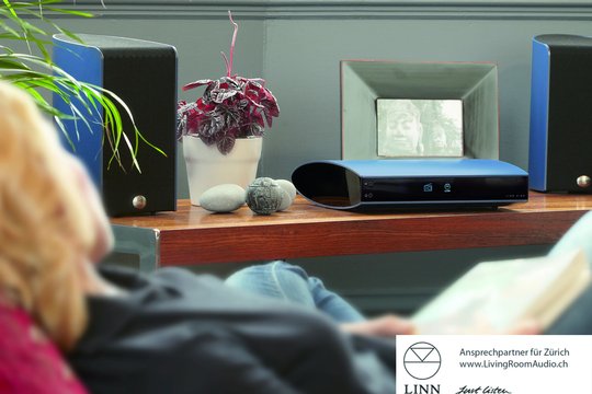 Living Room Audio – Raum 8. Massgeschneiderte Lösungen die sich harmonisch in bestehende oder neue Wohnsituationen einfügen, das strebt die Firma Living Room Audio in Wetzikon an, wo sie ein Hörstudio betreibt. Statt zusammengewürfelter Gerätschaften setzt man auf Linn, dem schottischen Spezialisten für Systemanlagen höchster Güte.