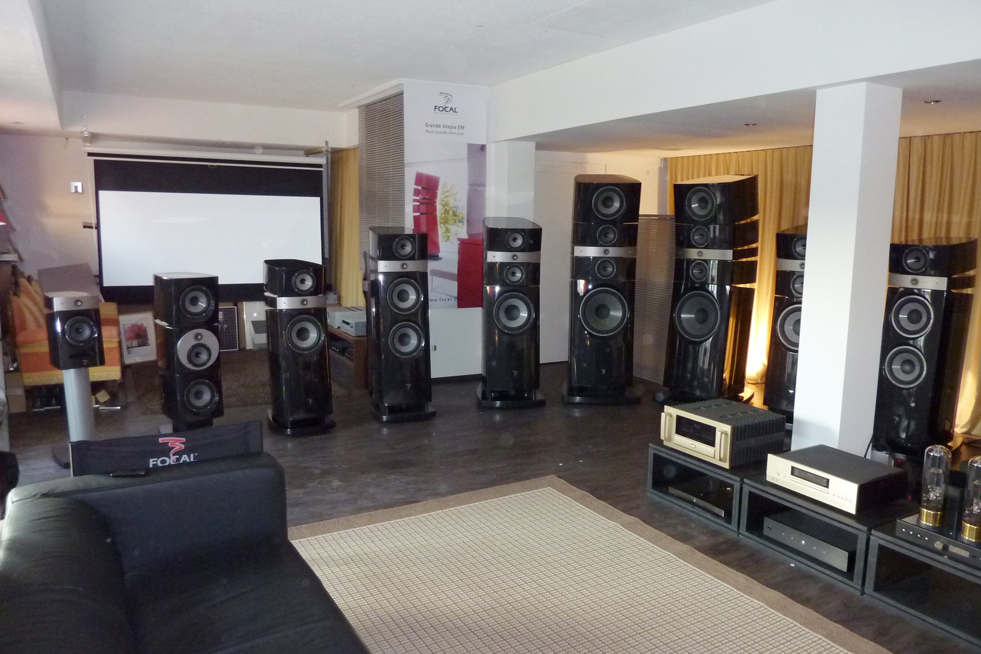 Audiophil Dreams – Raum 6. Audiophil-Dreams in Uerikon am Zürichsee ist nebst hochkarätigen Marken spezialisiert auf High-End Klangoptimierungen. Die aufeinander abgestimmte und zahlbare Zubehör-Linie ermöglicht perfekten Klang aus jeder Kette. Die Marken Accuphase, Devialet und Focal (gesamte Utopia-Linie) werden in eigenen Centern vorgeführt. Weitere Highlights: Röhrenverstärker und die Referenz Micro-Standlautsprecher von ExxeptionAudio.