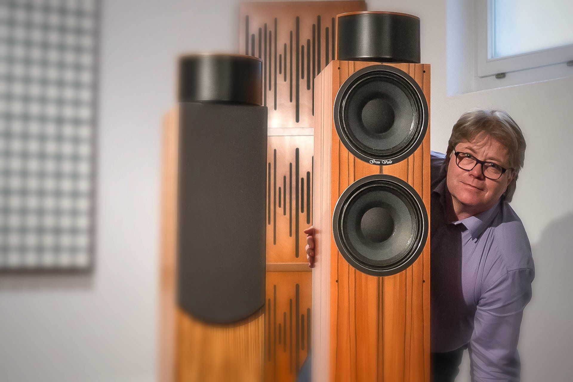 In Concert Audio – Raum 4. Christian Wenger (InConcert Audio) und Hannes Frick (WLM) präsentieren die neue Gran Viola MKIII und die legendäre Diva MKII mit jeweils perfekt harmonierender WLM Röhren-Elektronik. Digitalquellen/Server von Weiss (MAN301) und Antelope (Zodiac Gold). Dr. Feickert Analogue steht für Vinyl in Reinkultur. Die Vorführung ist dem kürzlich verstorbenen Gospelsänger Isaac Freeman gewidmet.