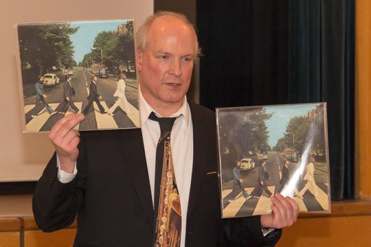 Kollege Lothar Brandt von Home-Electronics reiste mit seiner private Beatles Vinyl-Kollektion im Gepäck an. Als versierter Kenner der Liverpooler Pilzköpfe demonstrierte er in einem spannenden Vergleich die Klangpalette der einzelnen Pressungen nach Ländern und Jahrgängen.