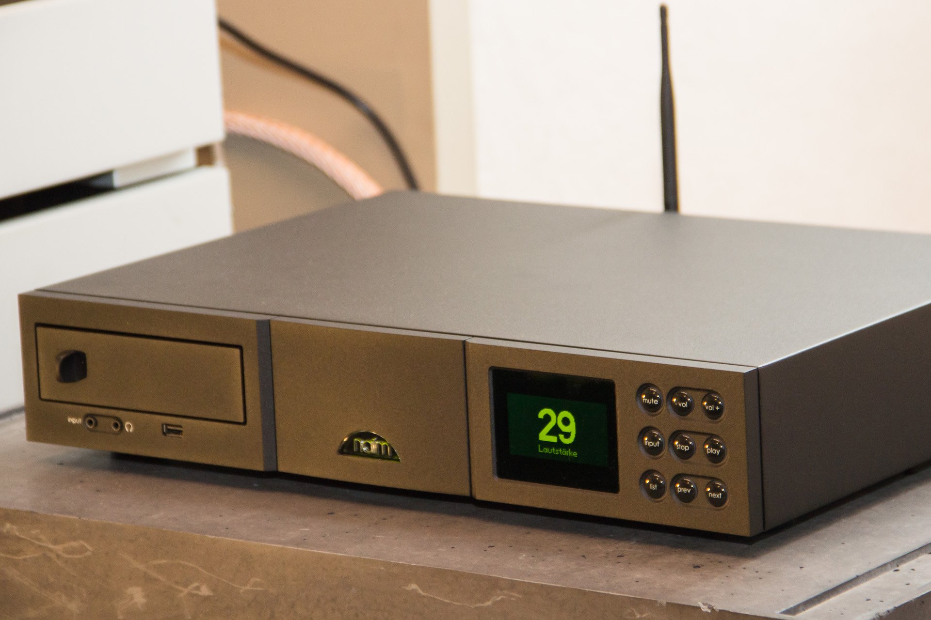 Ein echter Geheimtipp: Der Naim Unity 2. Ein CD-Spieler, Netzwerkstreamer, DAB- und FM-Tuner, D/A-Wandler und Vollverstärker in einem Gerät.