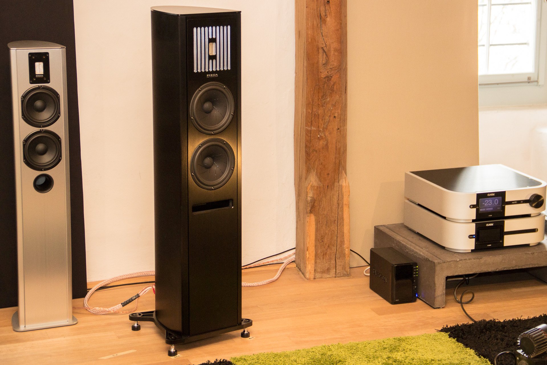 Die Piega 90.2 aus Horgen mit Koax-Bändchensystem und Doppelbass für 19000 CHF.