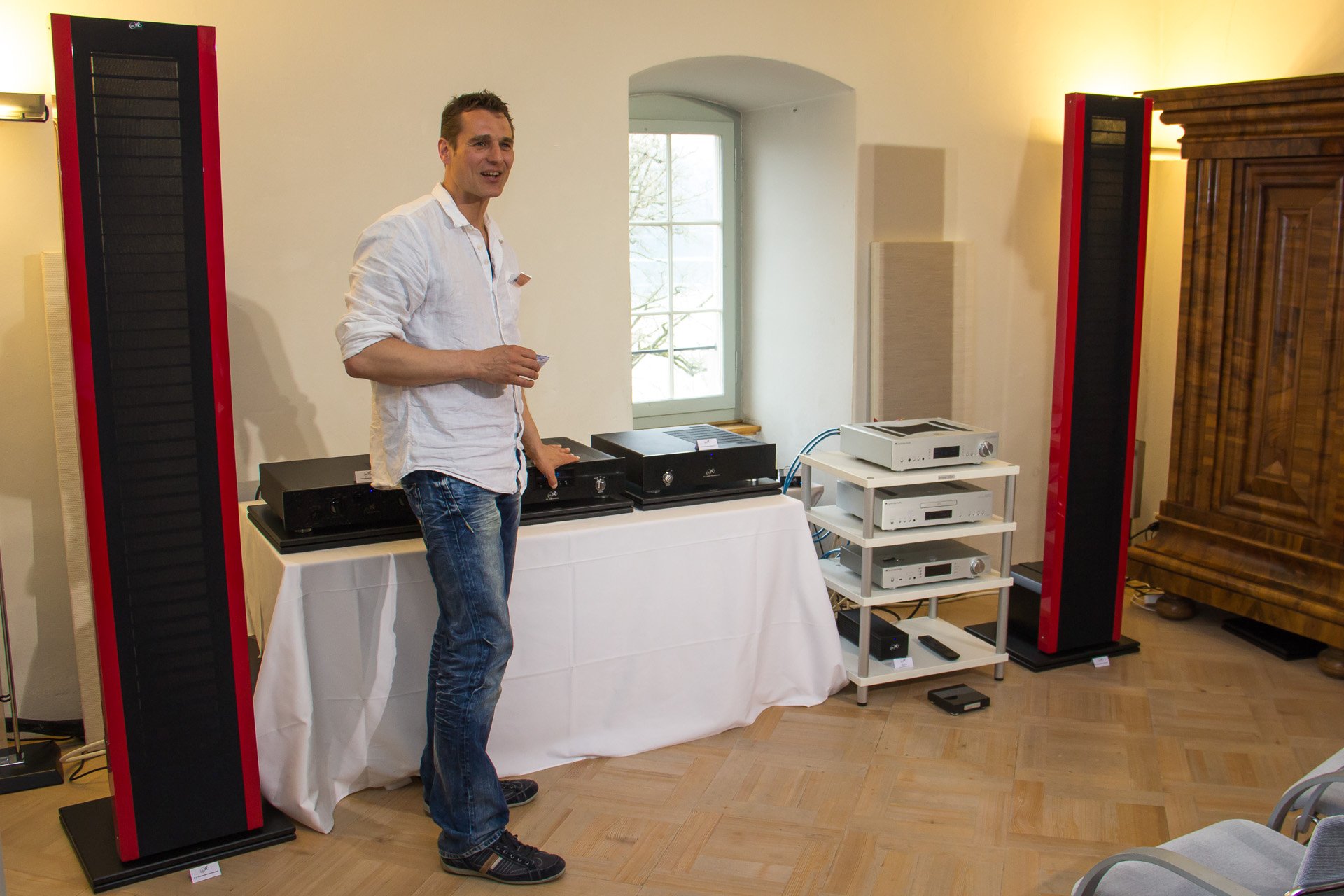 Andreas Müssig präsentierte Audio Exklusiv. Nach der Übernahme durch Andreas Schönberg ist die ehemalige Firma von Gerd Pütz mit neu überarbeiten Modellen der Originalgeräte zurück.
