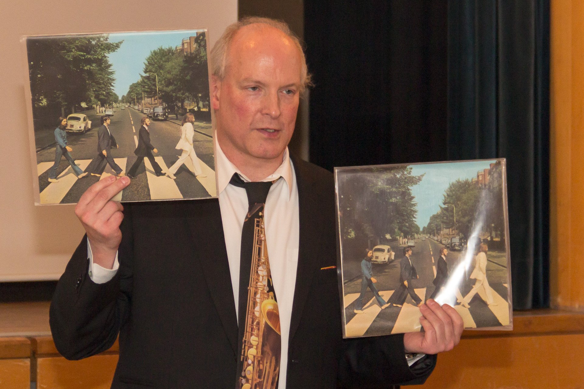 Kollege Lothar Brandt von Home-Electronics reiste mit seiner private Beatles Vinyl-Kollektion im Gepäck an. Als versierter Kenner der Liverpooler Pilzköpfe demonstrierte er in einem spannenden Vergleich die Klangpalette der einzelnen Pressungen nach Ländern und Jahrgängen.