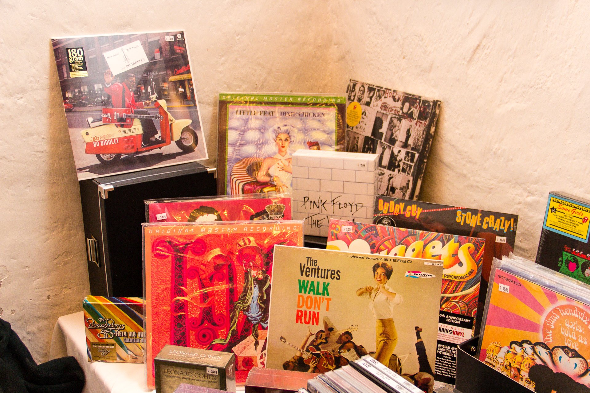 Der Schallplattenmarkt der Analog Audio Association ist jedes Jahr eine Fundgrube für geschmackvolle Raritäten. Man scheute sich aber auch nicht, CD-Studio ins Boot zu nehmen, um so die eine oder andere musikalisch interessante CD anzubieten.