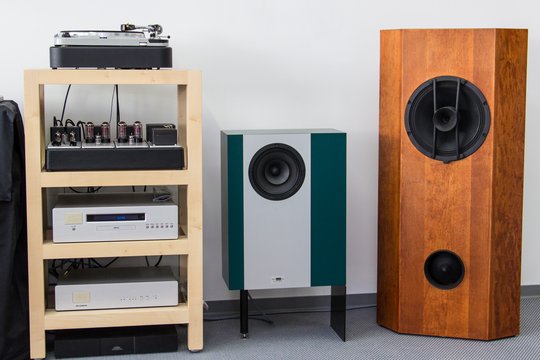 Die Swissonor Anlage mit modifiziertem Thorens TD 124, eigenem modularem Röhrensystem und der 