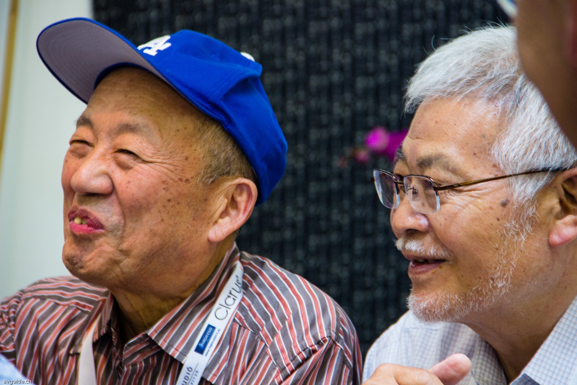 Und die Schöpfer - zwei liebenswerte Kultfiguren: Atsushi Miura (rechts) verhalf einst bereits Luxman zu Weltruhm. Zusammen mit Masami Ishiguro (links) gründete er 1986 A+M Limited. Seither entwickeln beide die AirTight Röhrenamps und begeistern Musikliebhaber weltweit. Die Geräte werden auf Bestellung gebaut und ausgeliefert. Es gibt keinen Lagerbestand.