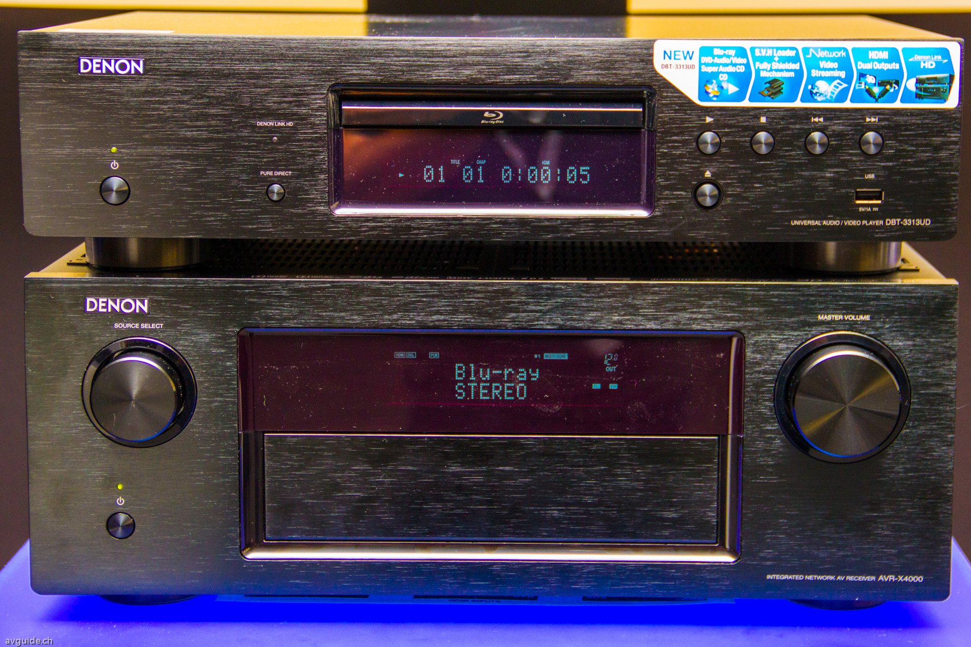 ... über Heimkino-Zentralen wie dem brandnneuen Denon AVR-X4000 mit Einmesscomputer, AirPlay und Spotify Anbindung. Oben das Universal-Player Flagschiiff DBT-3313UD ...